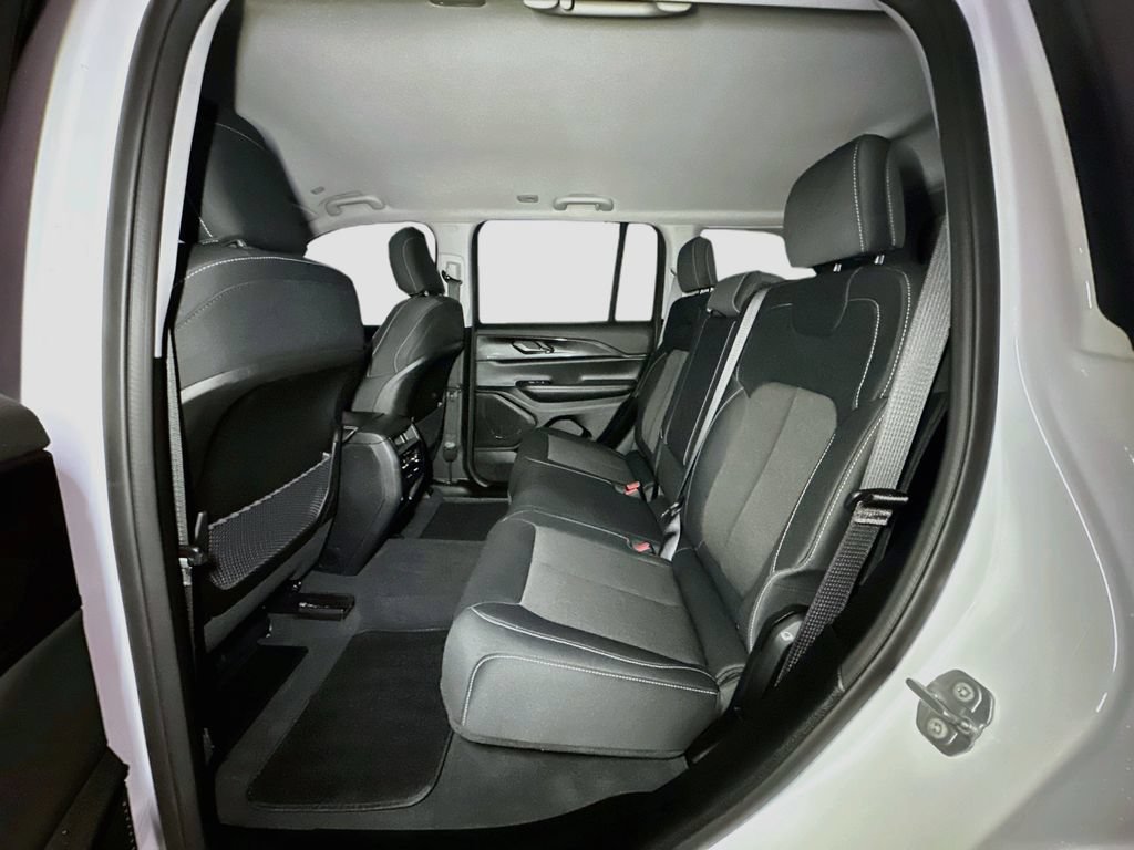 Certified 2023 Jeep Grand Cherokee Laredo AWD/4WD image 28