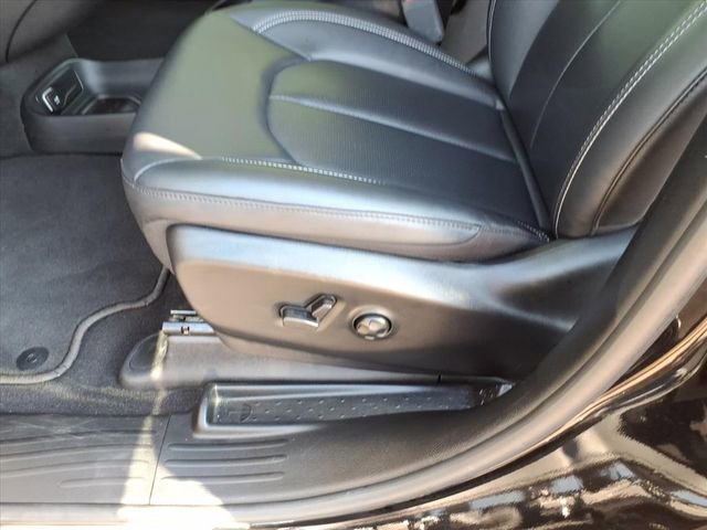 Used 2024 Chrysler Pacifica Limited image 5