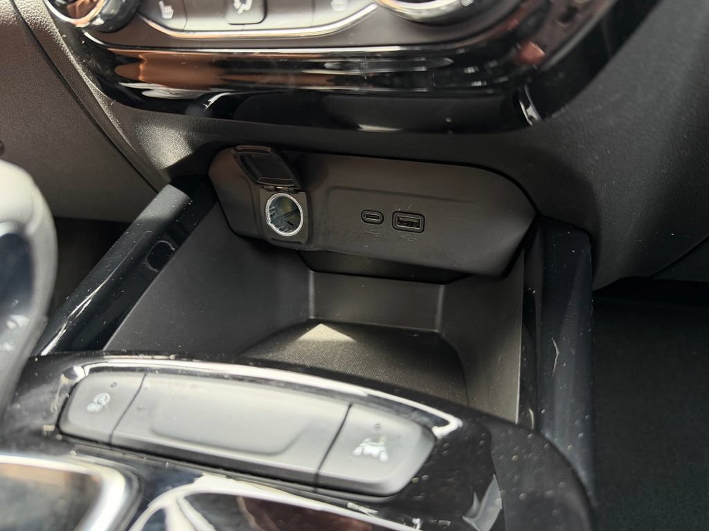 Used 2024 Chevrolet Trax LT w/ LT Convenience Package FWD image 22