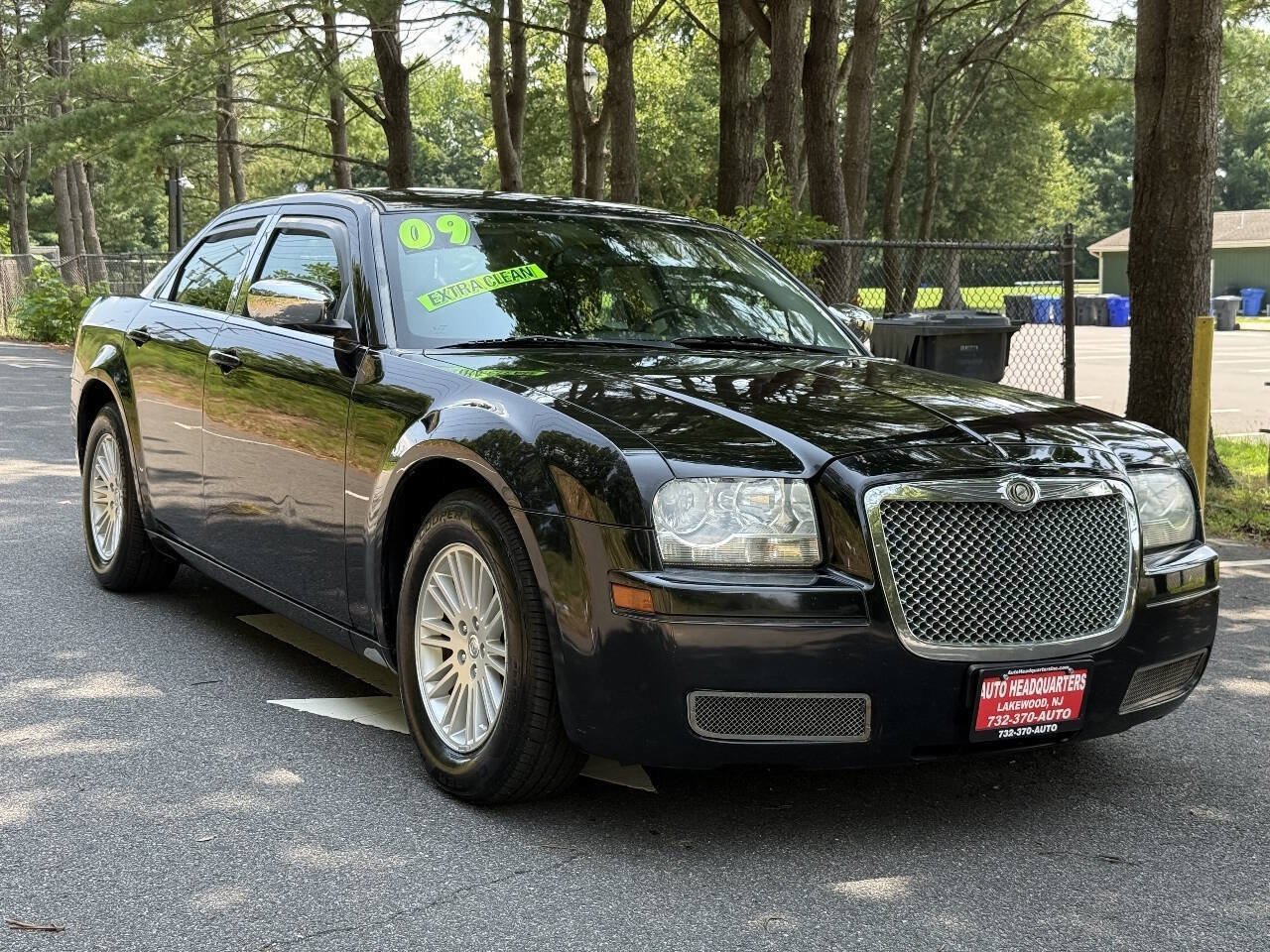 Used 2009 Chrysler 300 LX RWD image 3