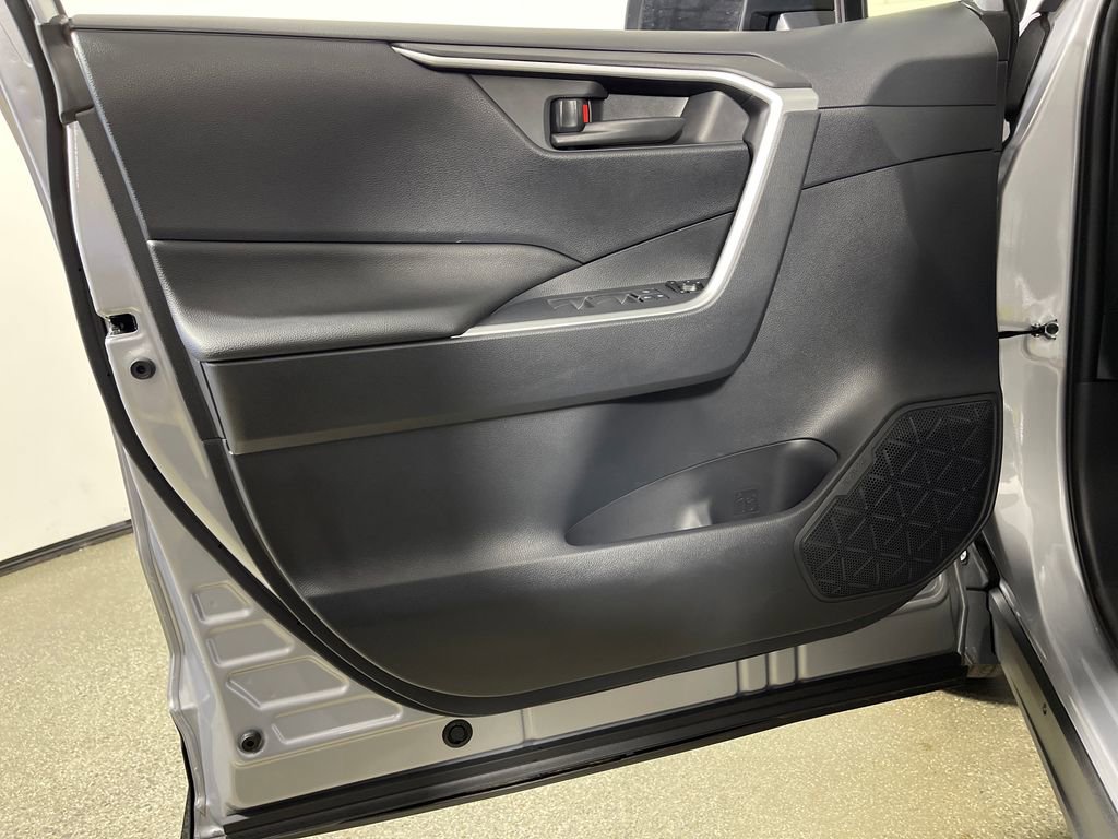 Certified 2025 Toyota RAV4 LE AWD/4WD image 17