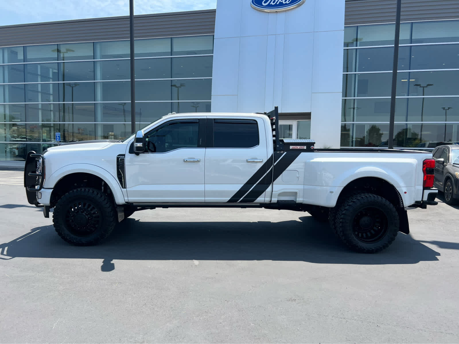 Used 2024 Ford F350 Platinum AWD/4WD image 12