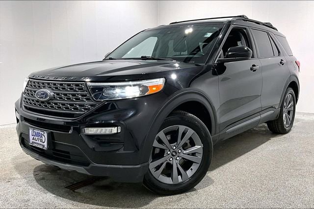 Used 2022 Ford Explorer XLT w/ XLT Sport Appearance Package image 3