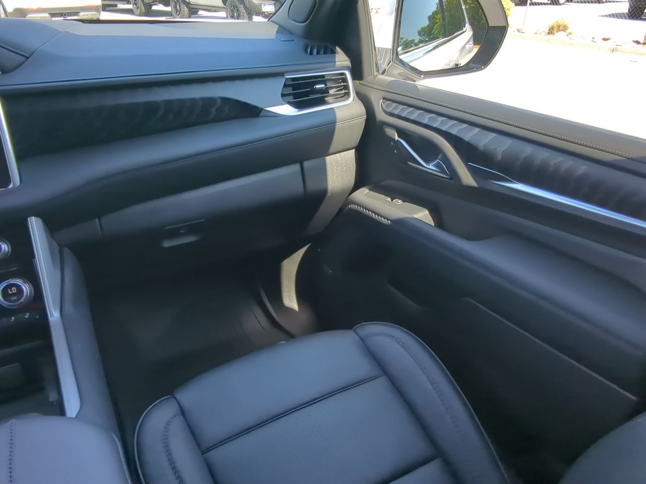 Used 2024 GMC Yukon Denali w/ Max Trailering Package AWD/4WD image 15
