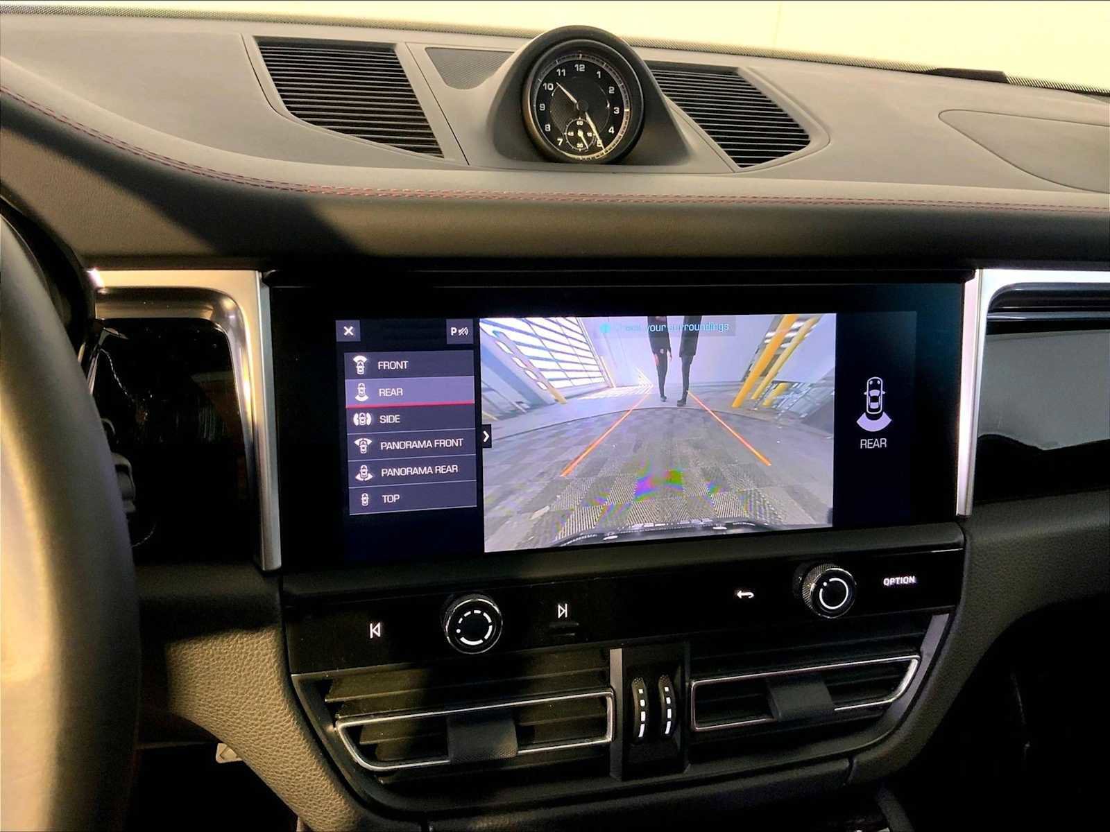 Certified 2023 Porsche Macan image 31