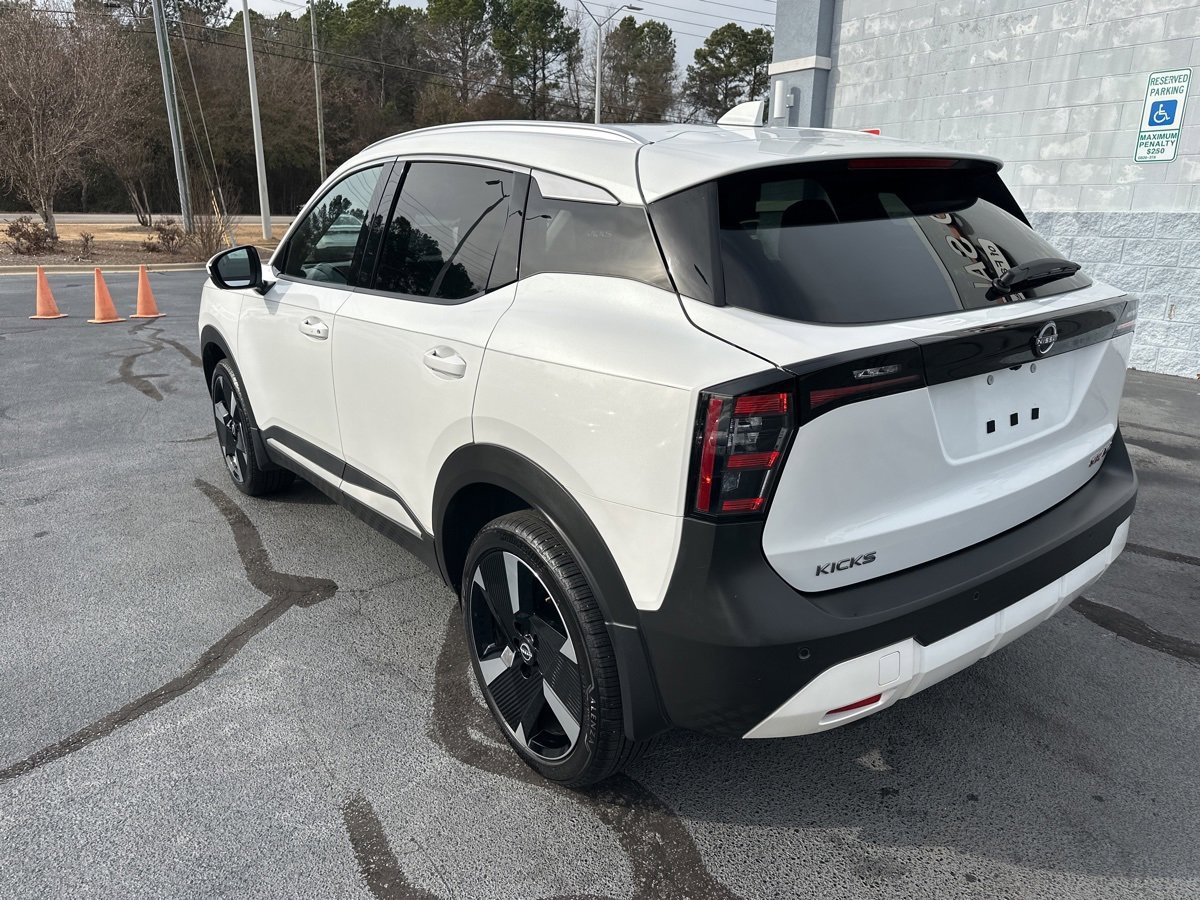 Used 2025 Nissan Kicks SR image 5