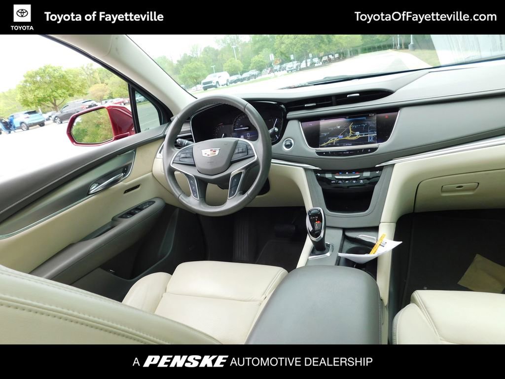 Used 2017 Cadillac XT5 Luxury w/ Driver Awareness Package image 7