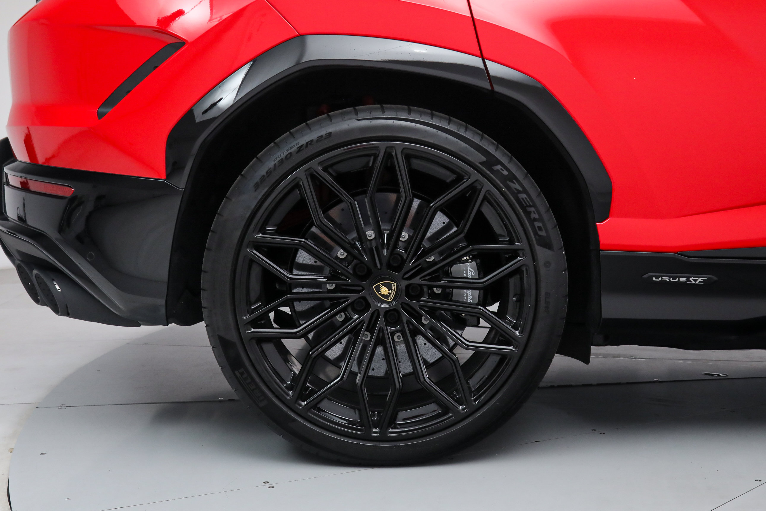 Used 2025 Lamborghini Urus SE AWD/4WD image 39