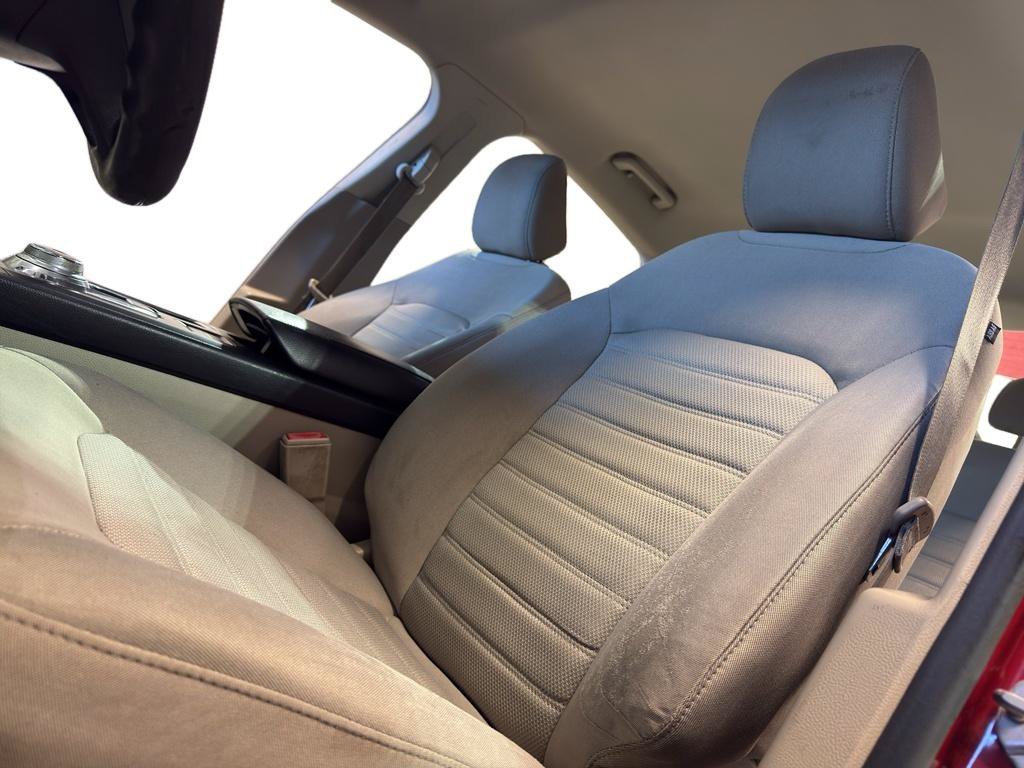 Used 2020 Ford Fusion SE FWD image 16