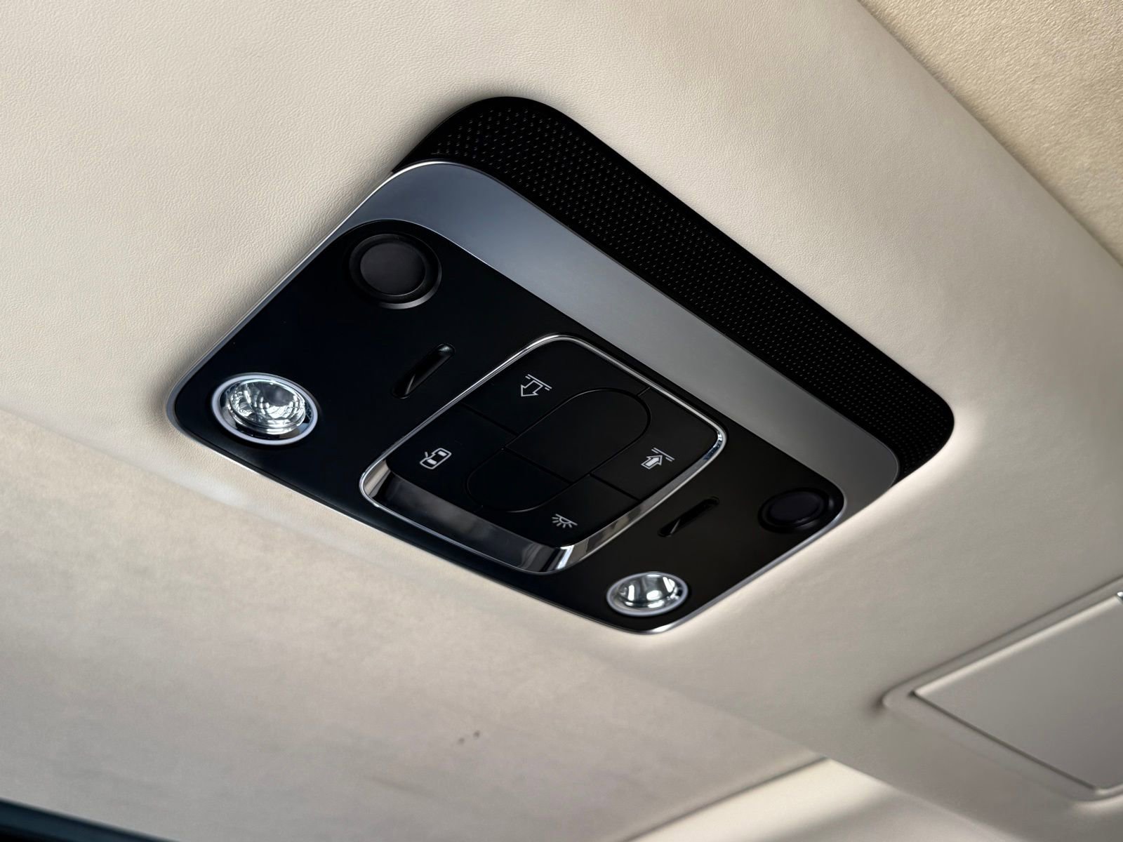 Used 2020 Bentley Flying Spur W12 image 31