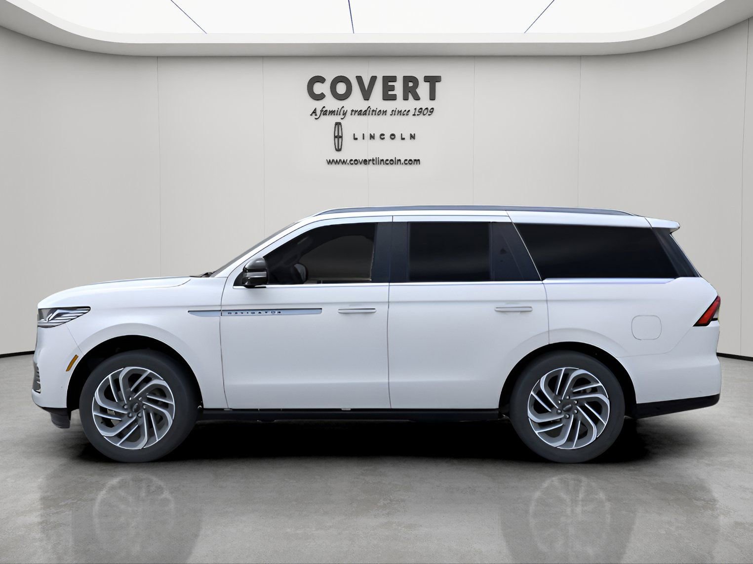 New 2025 Lincoln Navigator Reserve image 3