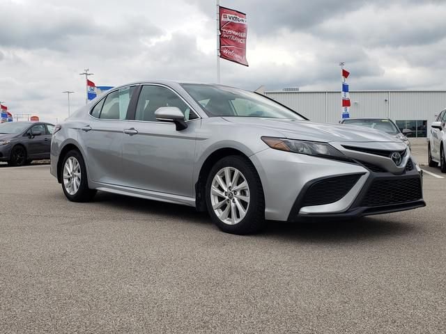 Used 2024 Toyota Camry SE FWD image 3