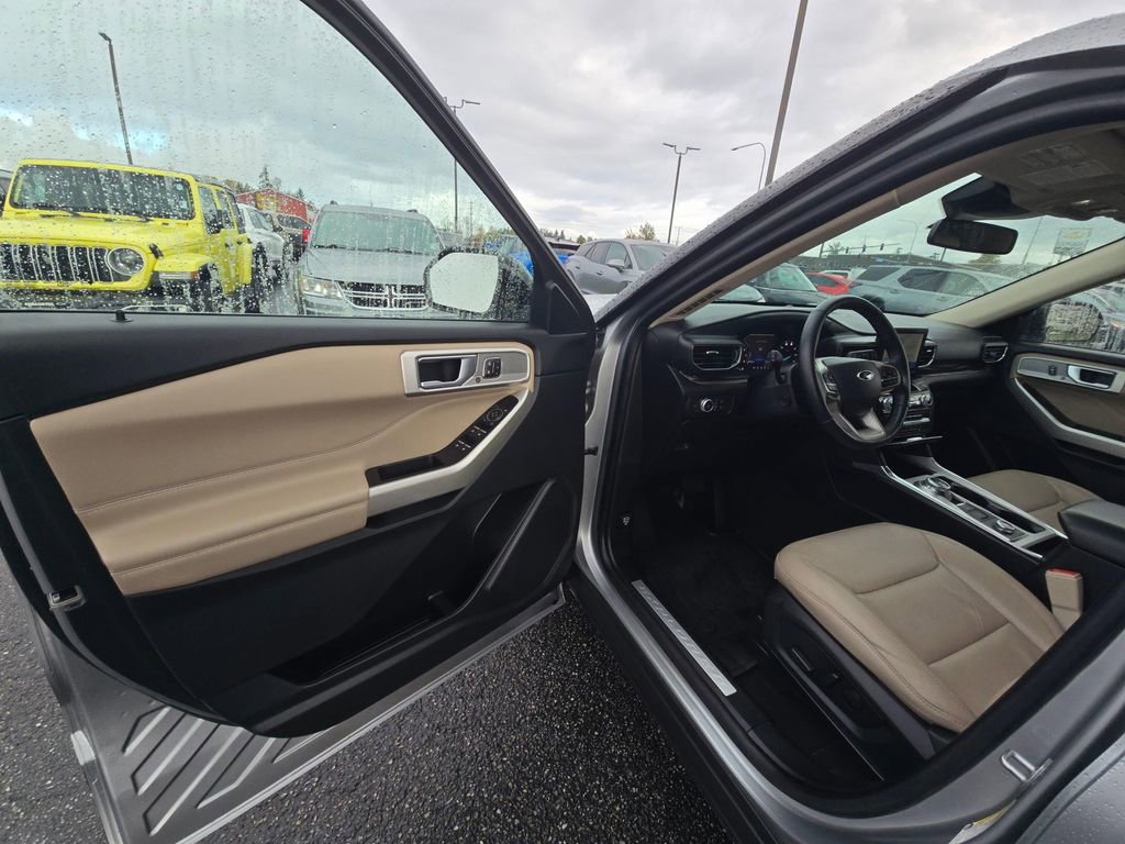 Used 2022 Ford Explorer Limited w/ Class IV Trailer Tow Package image 15