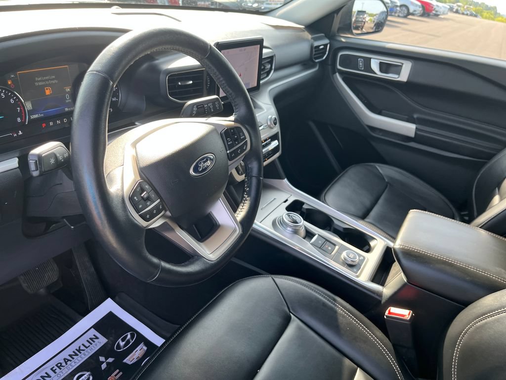 Used 2022 Ford Explorer XLT w/ Equipment Group 202A AWD/4WD image 14