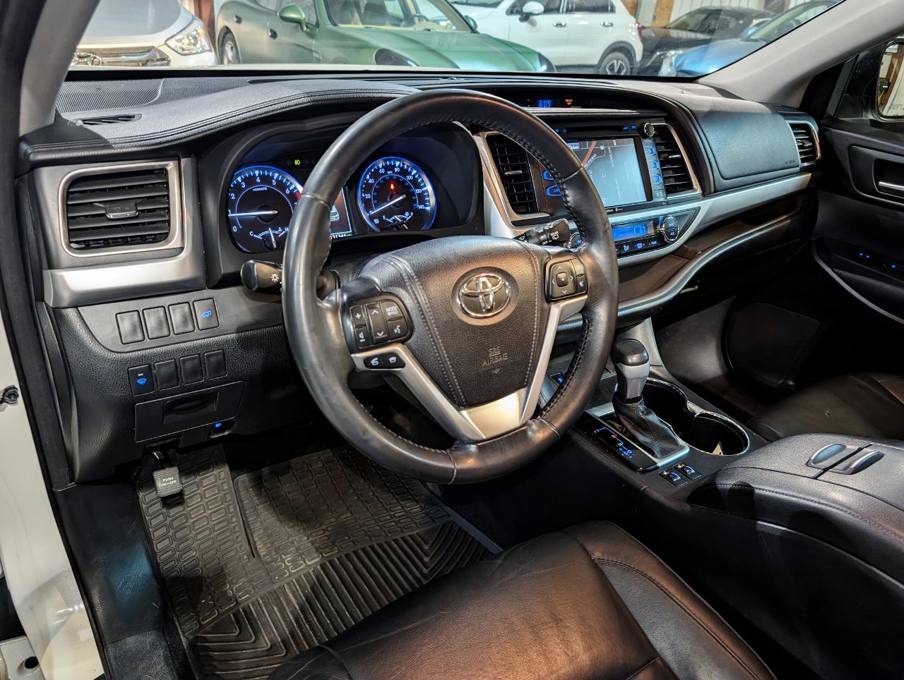 Used 2015 Toyota Highlander XLE image 16