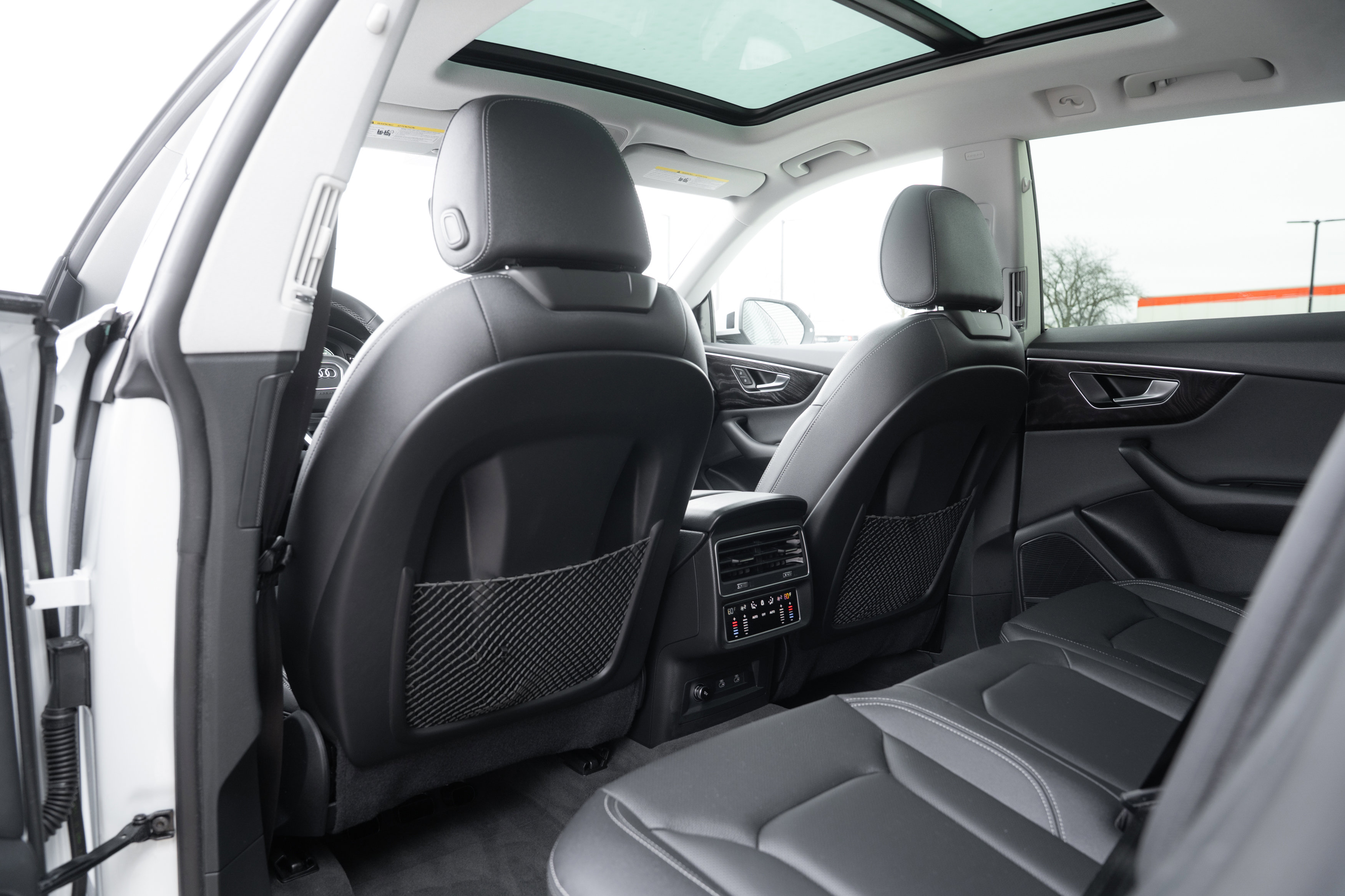 Certified 2022 Audi Q8 Premium Plus w/ Premium Plus Package image 28