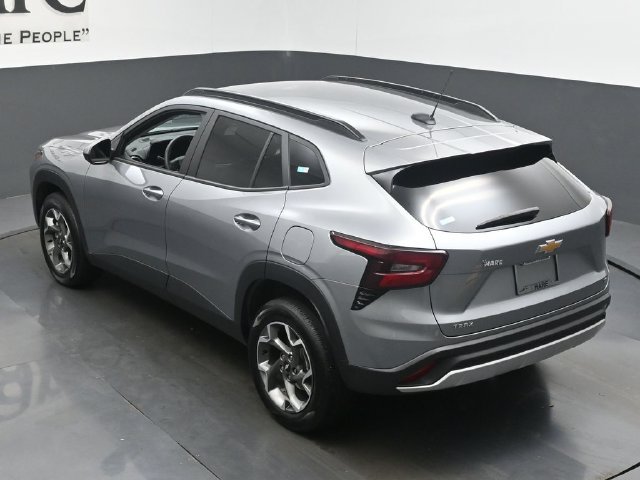 Used 2025 Chevrolet Trax LT FWD image 46
