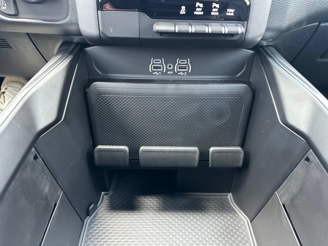 New 2026 RAM 1500 Express AWD/4WD image 18