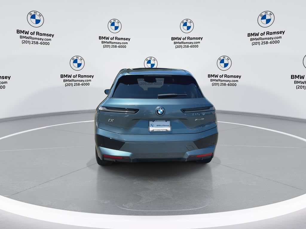 Used 2024 BMW iX xDrive50 w/ Premium Package AWD/4WD image 7