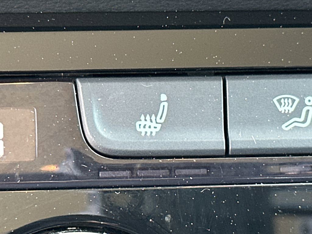 Used 2024 Volkswagen Taos SE image 30