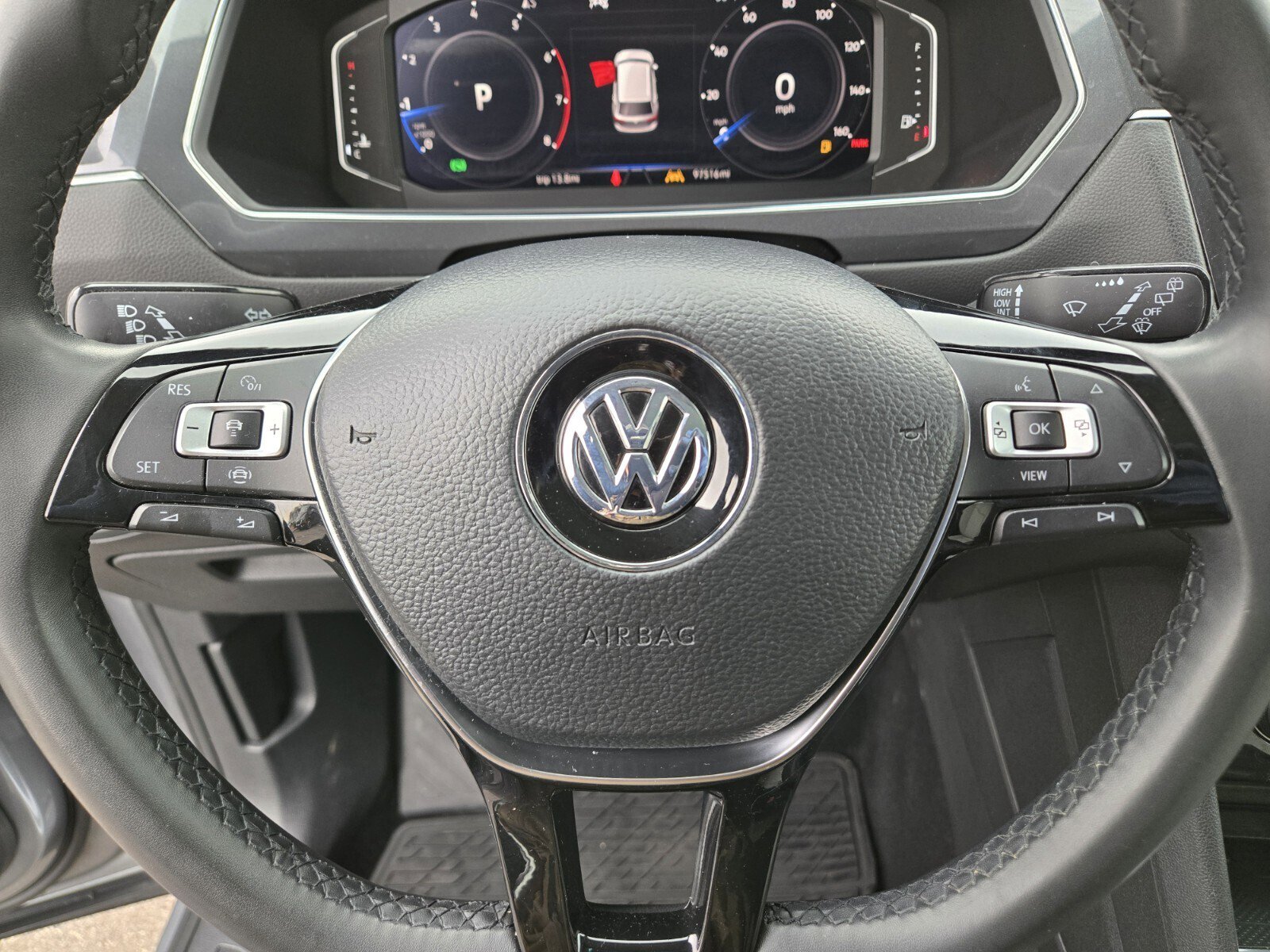 Used 2020 Volkswagen Tiguan SEL image 23