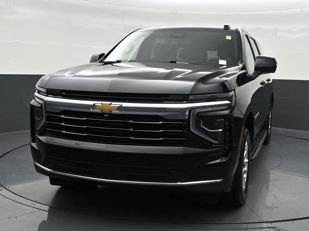 Used 2025 Chevrolet Suburban LS RWD image 9