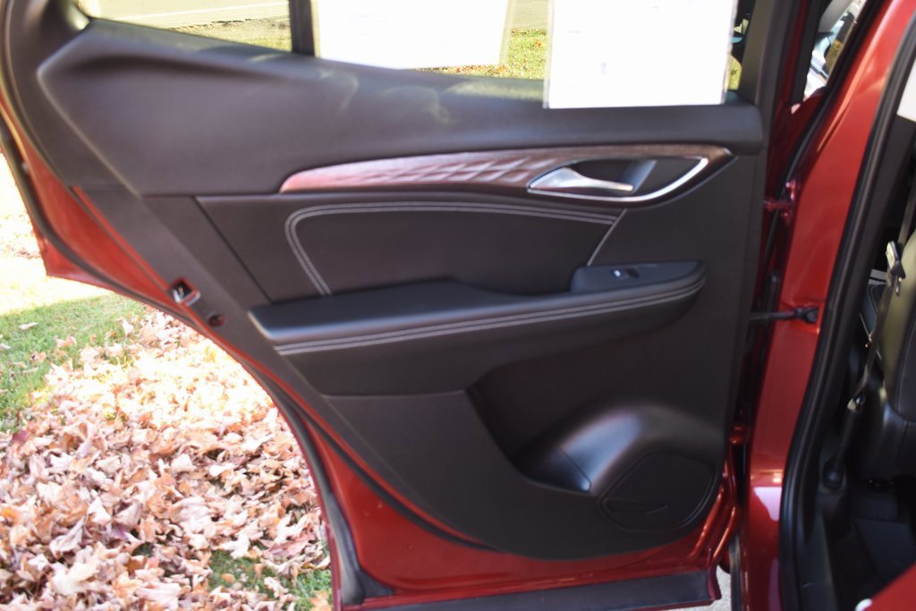 Used 2023 Buick Envision Avenir image 26