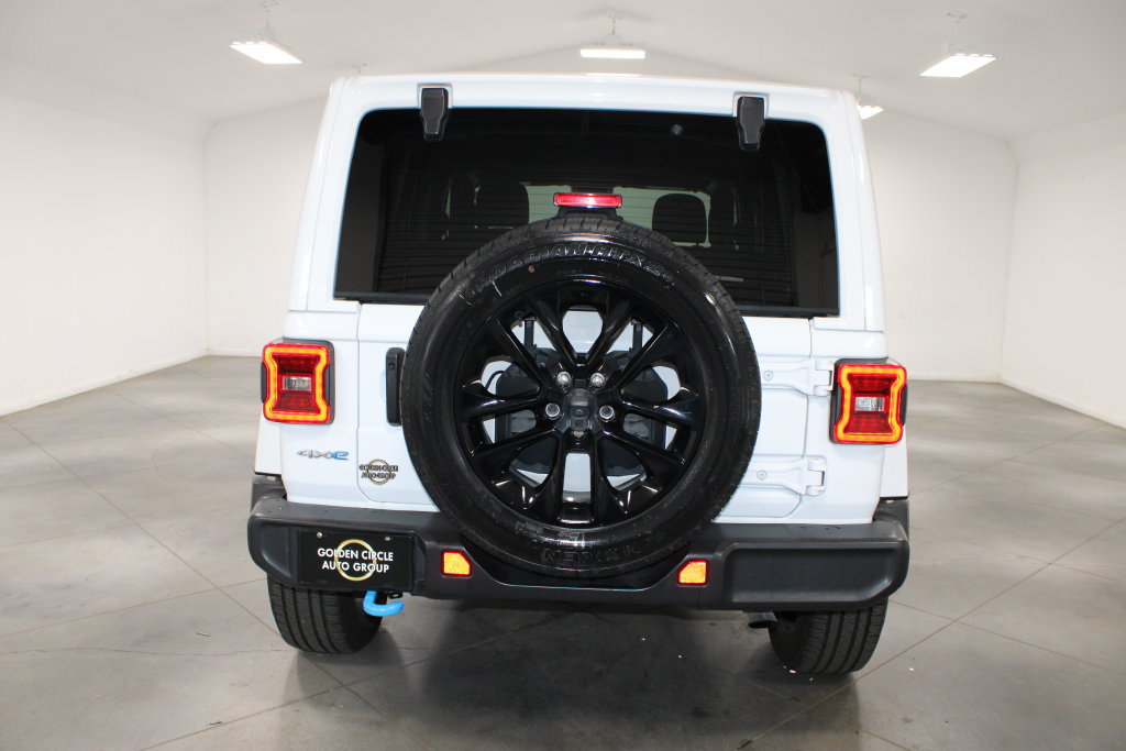 Used 2024 Jeep Wrangler Unlimited Sahara AWD/4WD image 8