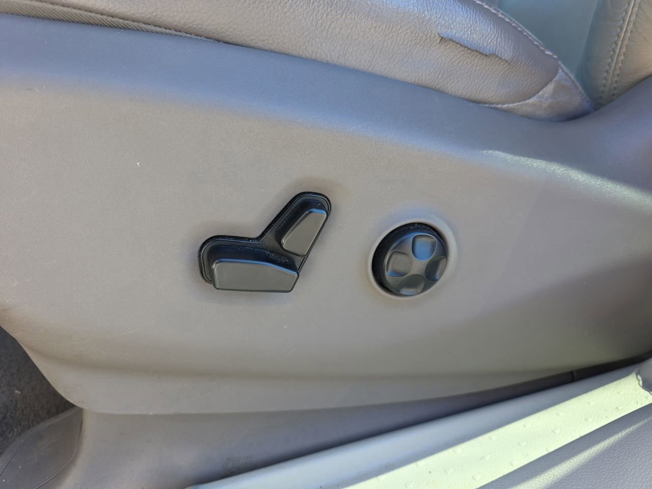 Used 2017 Chrysler Pacifica Touring-L image 16