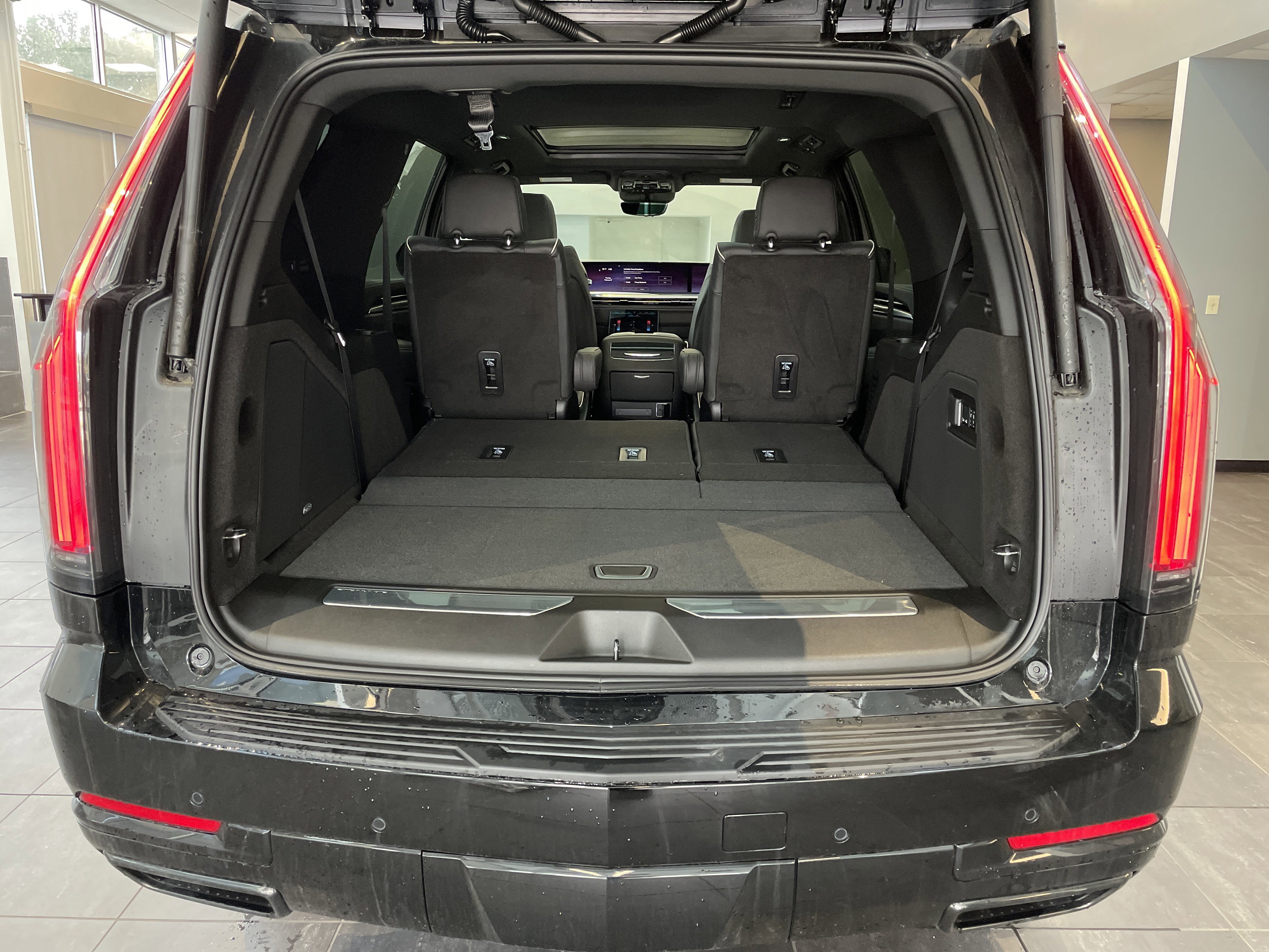 Used 2026 Cadillac Escalade Sport w/ LPO, ONYX Package image 44