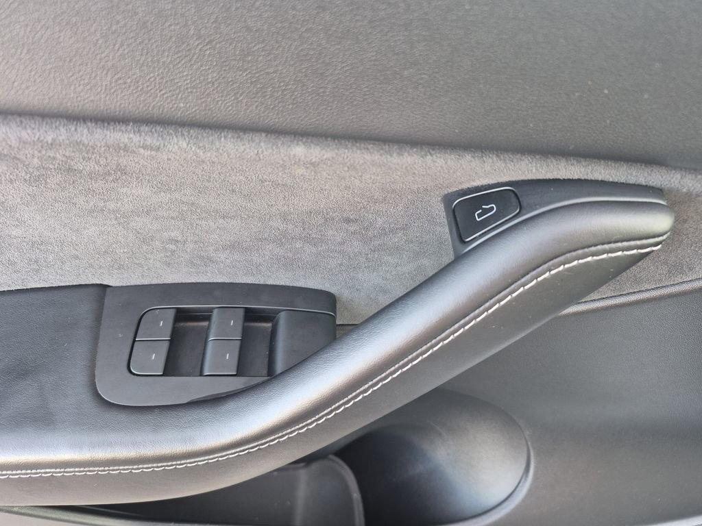 Used 2021 Tesla Model Y Long Range image 7