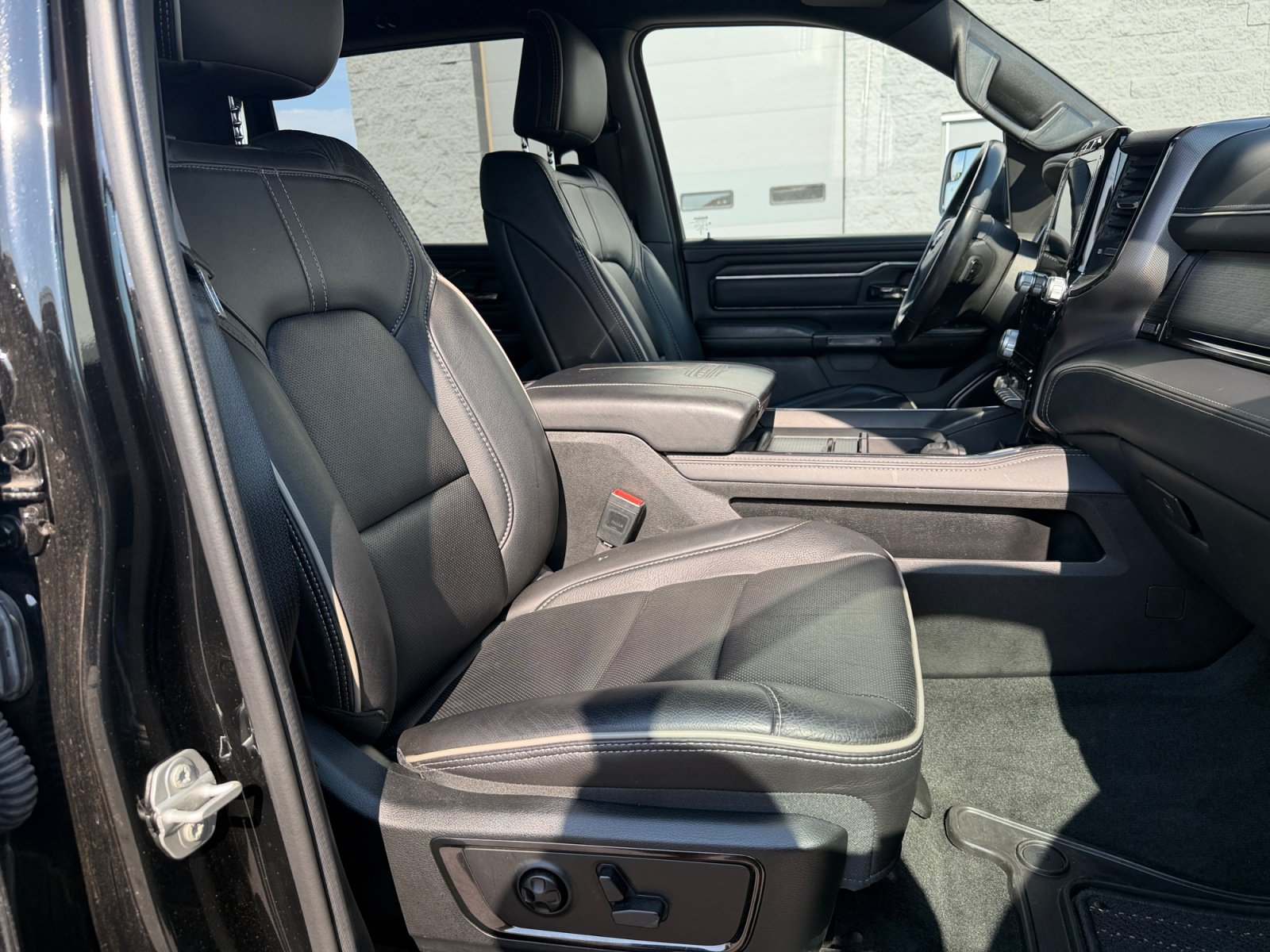 Used 2023 RAM 1500 Limited AWD/4WD image 31