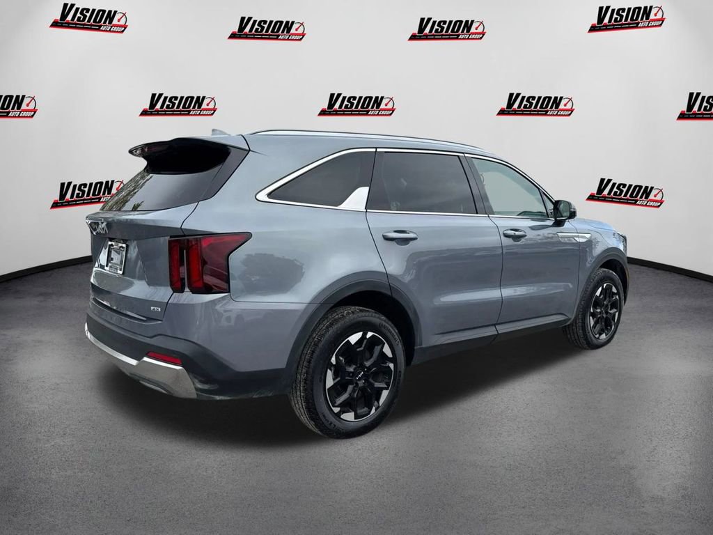 Certified 2025 Kia Sorento S w/ Panoramic Sunroof Package image 5