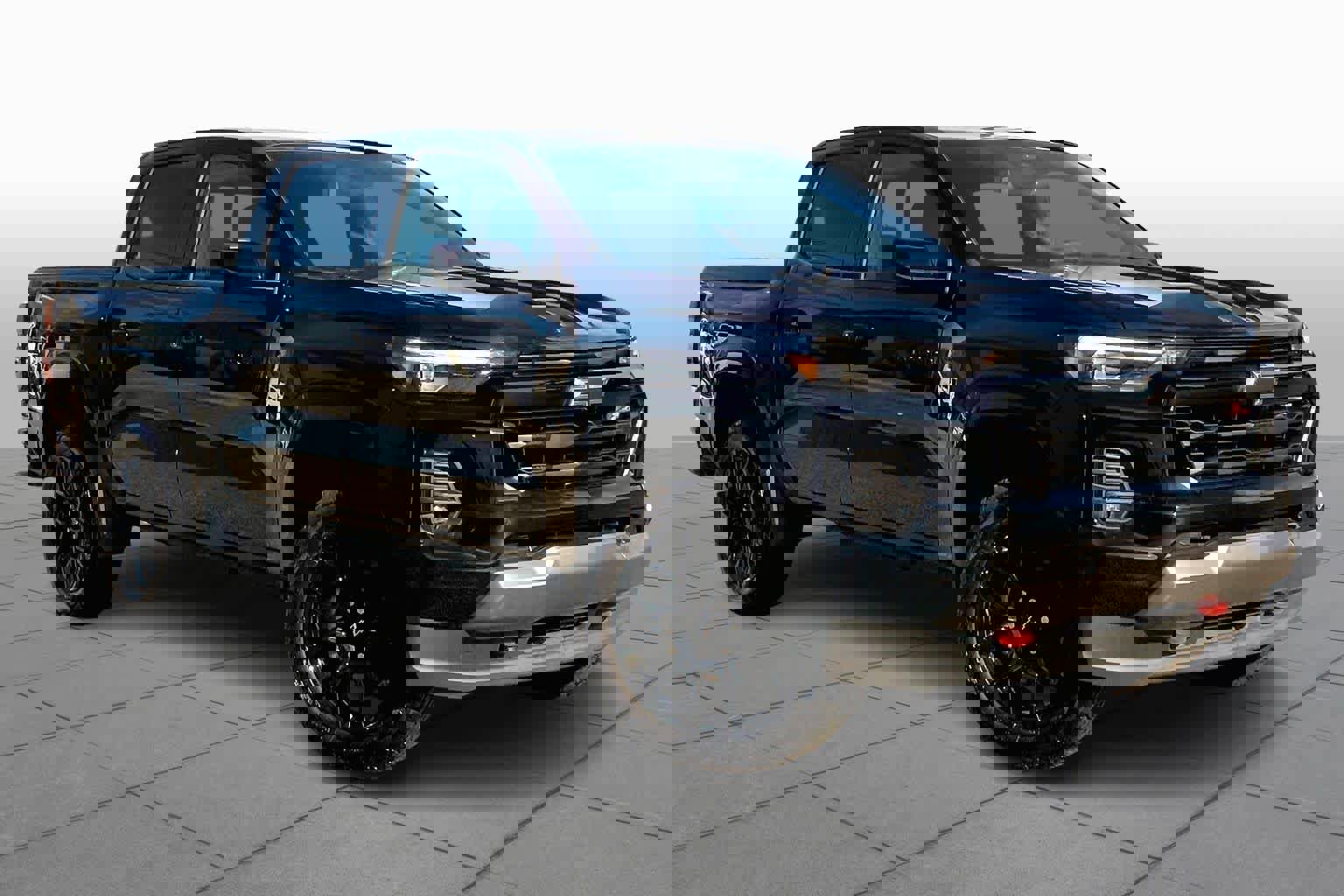 Certified 2024 Chevrolet Colorado Z71 w/ LPO, Dark Essentials Package image 2