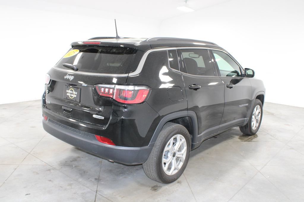 Used 2025 Jeep Compass Latitude AWD/4WD image 9