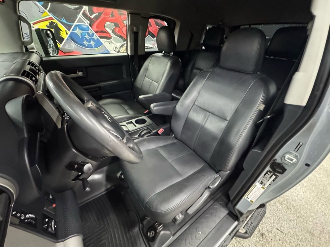 Used 2014 Toyota FJ Cruiser 4WD w/ Convenience Package image 11