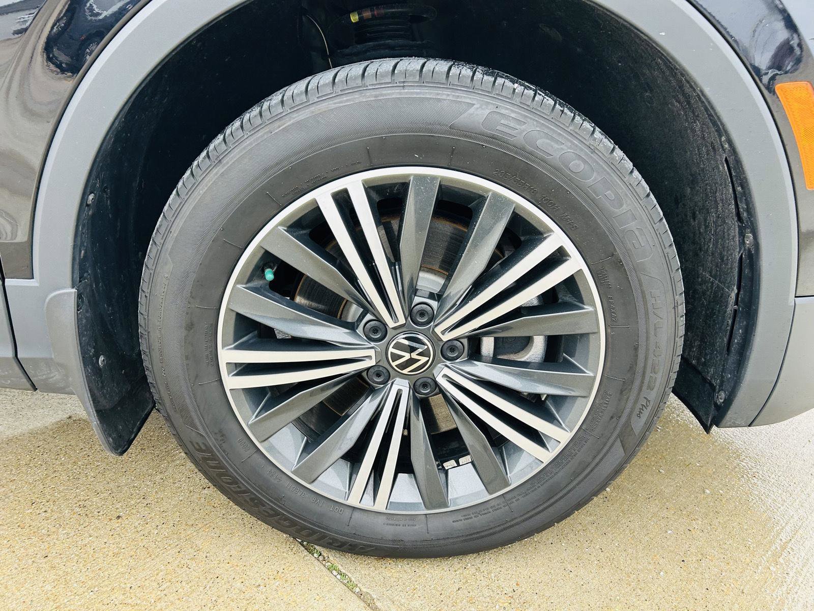 Used 2024 Volkswagen Tiguan Wolfsburg Edition w/ Panoramic Sunroof Package image 39