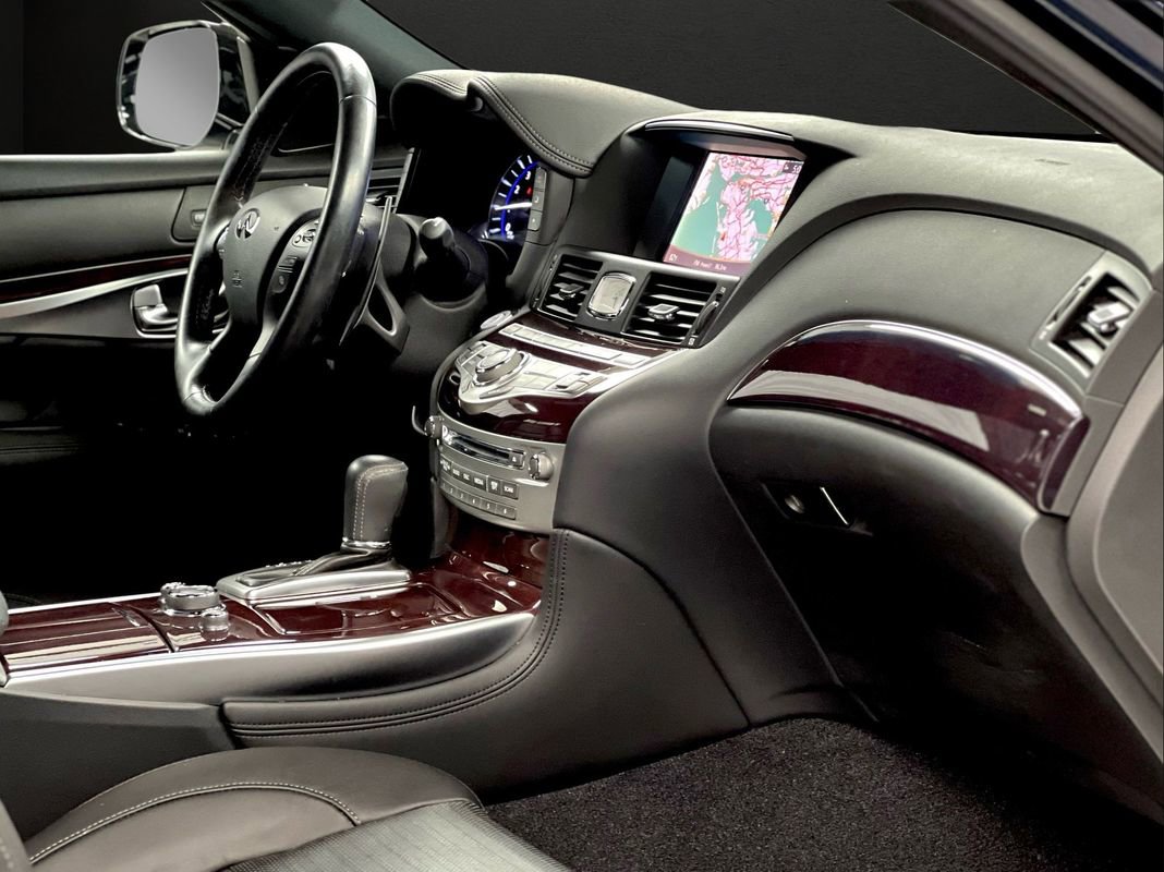 Used 2019 INFINITI Q70 Luxe AWD/4WD image 21