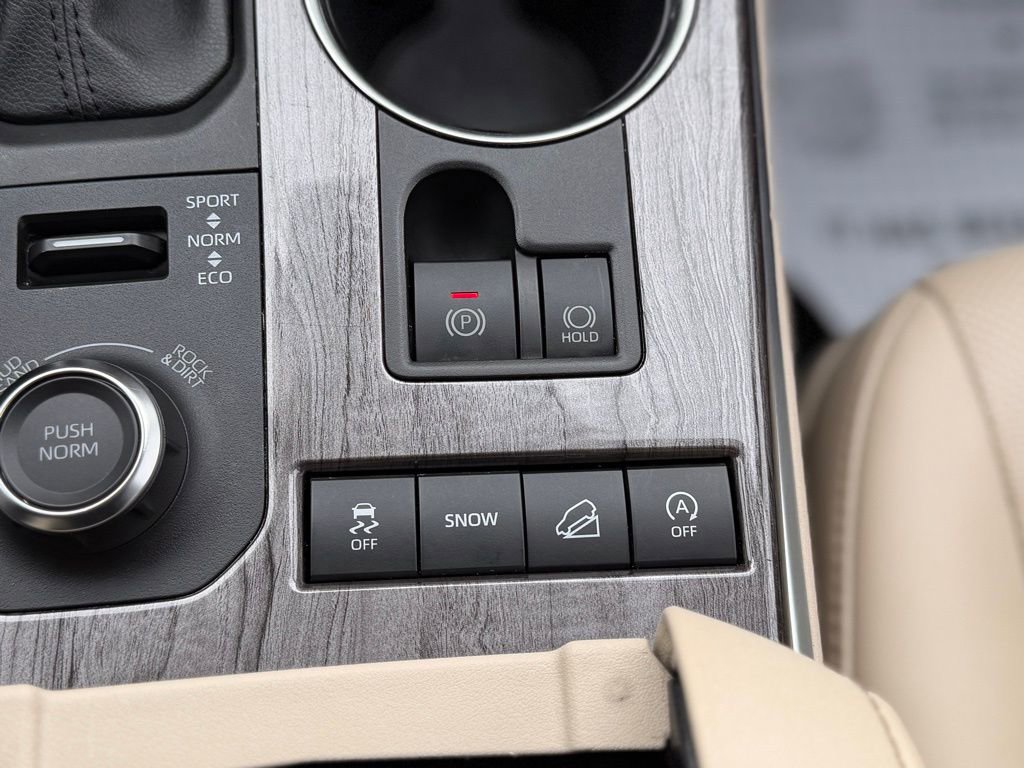 Used 2021 Toyota Highlander Limited image 25