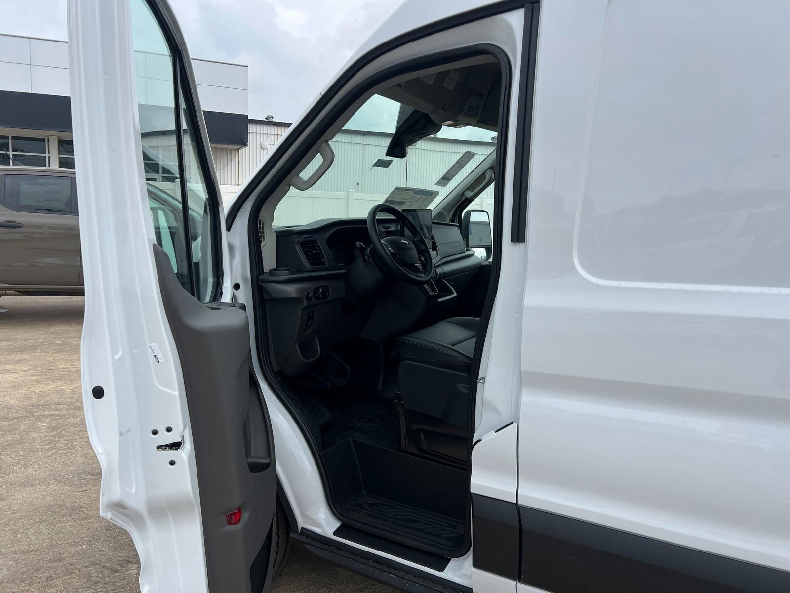 New 2026 Ford Transit 250 148 Medium Roof w/ Load Area Protection Package RWD image 16