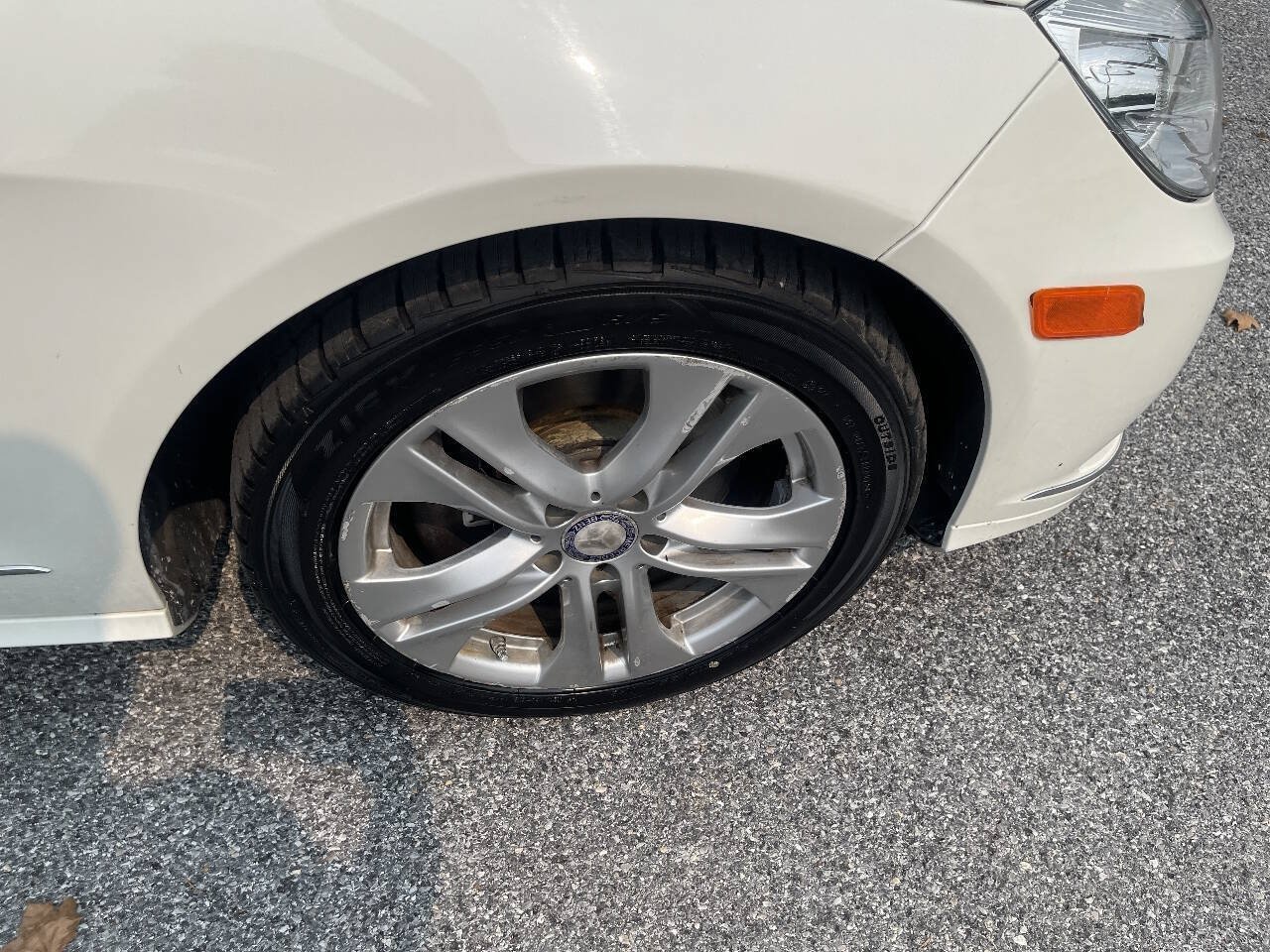 Used 2011 Mercedes-Benz E 350 4MATIC Sedan image 26