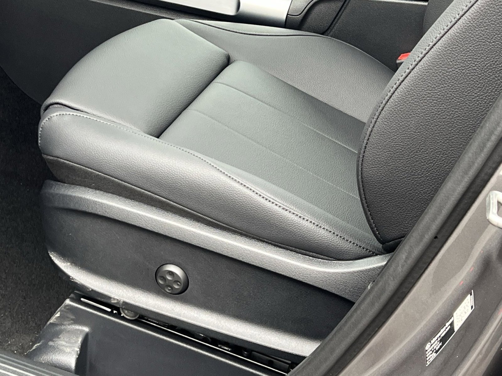 New 2026 Mercedes-Benz GLB 250 4MATIC image 12