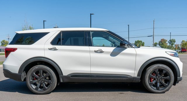 Used 2022 Ford Explorer ST w/ ST Street Pack image 5