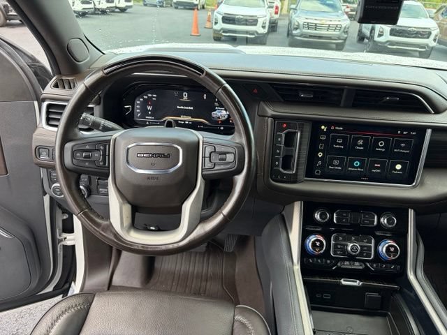 Used 2023 GMC Yukon XL Denali w/ Advanced Technology Package AWD/4WD image 19