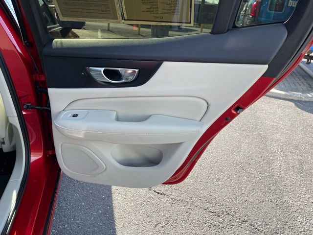 Used 2019 Volvo S60 T5 Momentum w/ Premium Package image 9