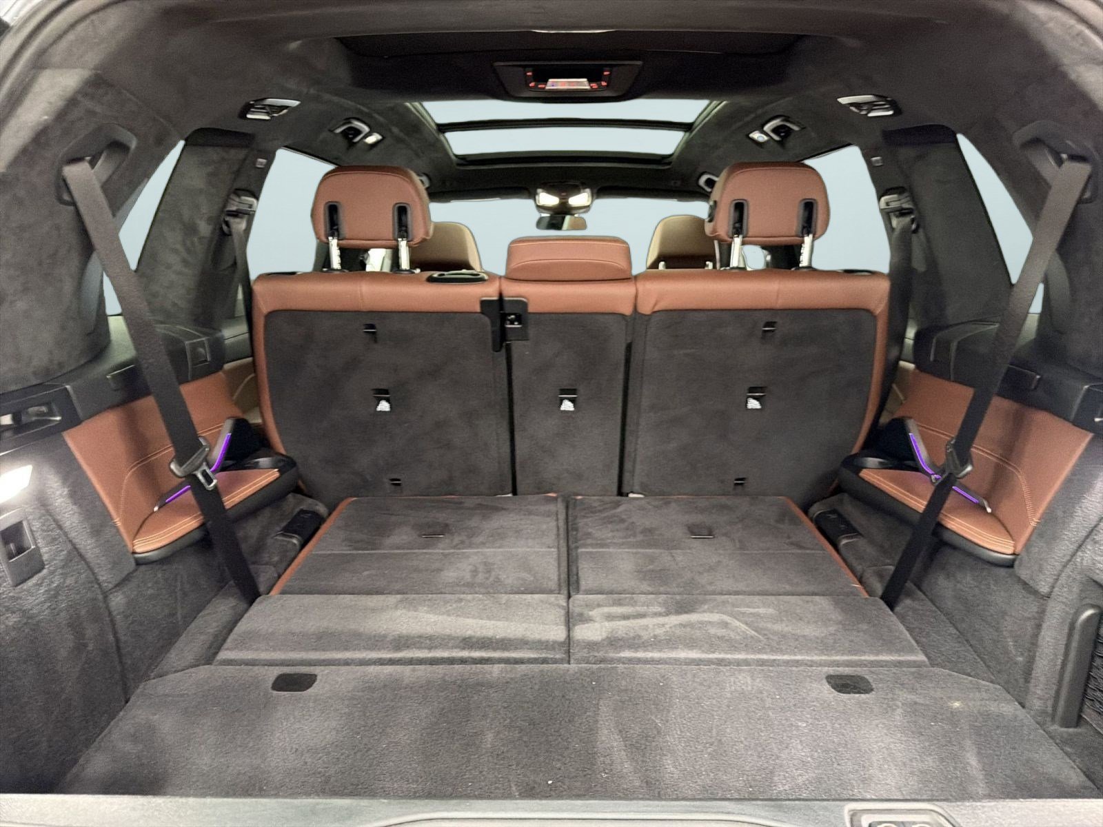 Certified 2024 BMW X7 xDrive40i w/ M Sport Package image 32