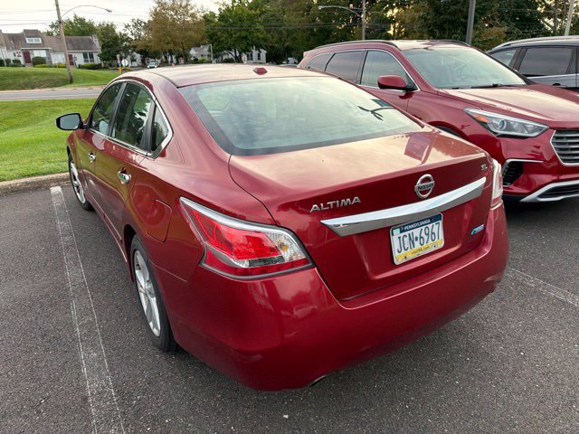 Used 2014 Nissan Altima 2.5 SL w/ Moonroof Package FWD image 7