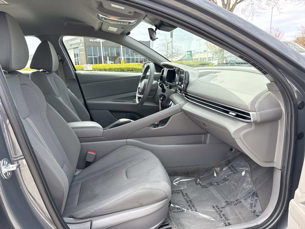 Used 2024 Hyundai Elantra SE FWD image 19