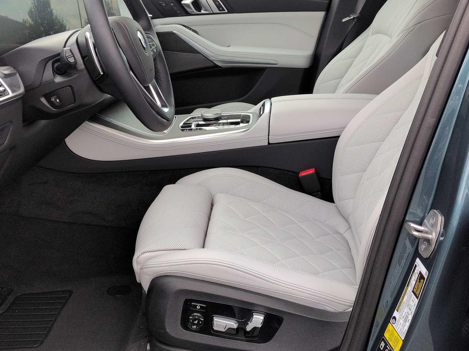 Used 2024 BMW X5 xDrive40i w/ Premium Package AWD/4WD image 17