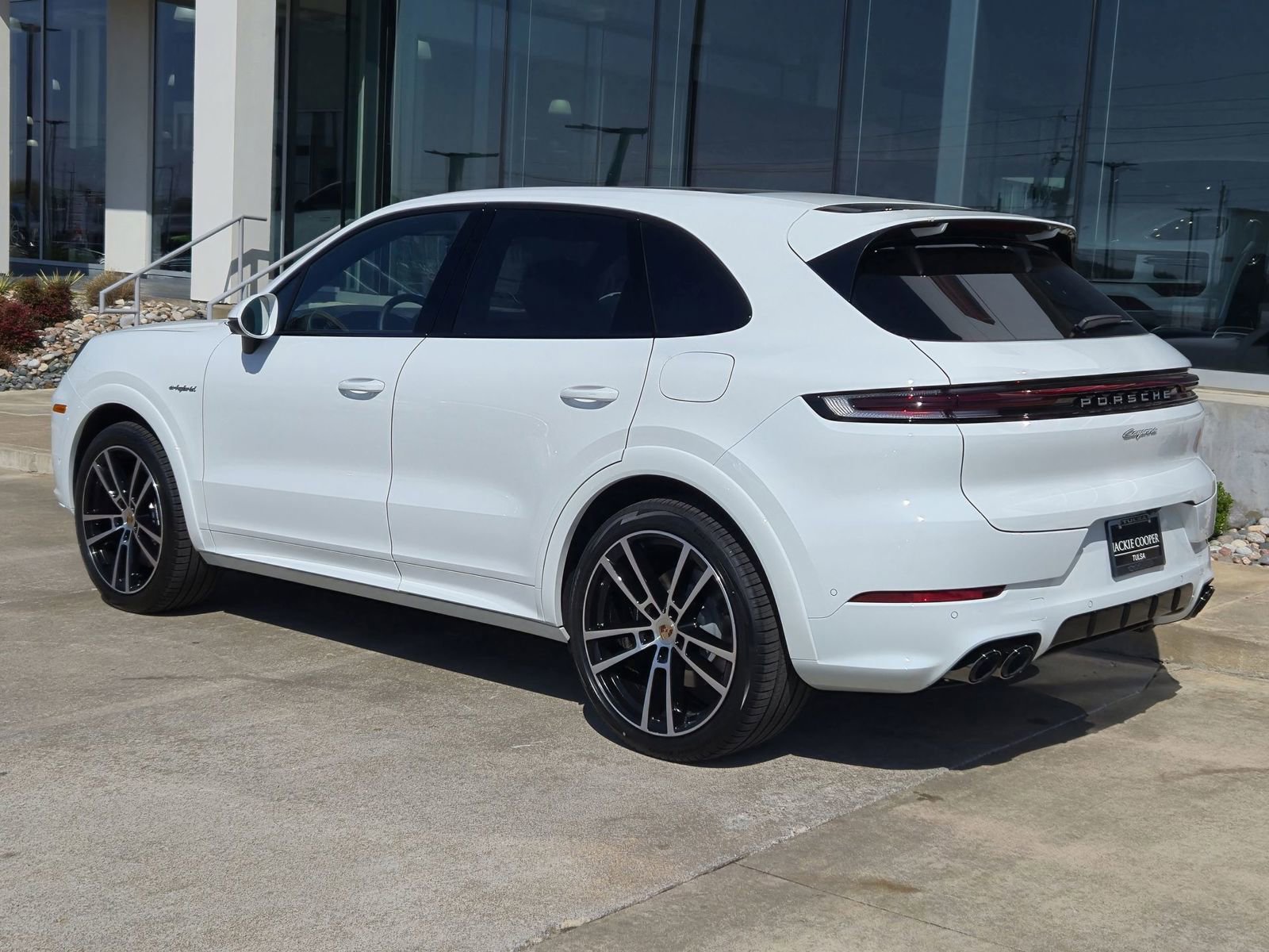 Certified 2025 Porsche Cayenne E-Hybrid image 3